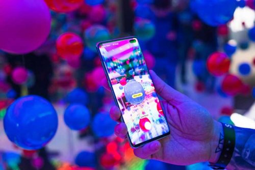 Samsung Galaxy S10 neon lighting