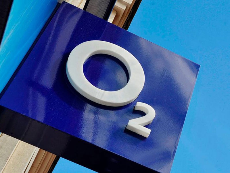 O2 mobile store sign